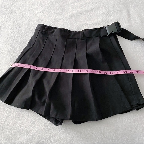 Tape Belt Buckle Black Stretchy Pleated Skort - Picture 5 of 12